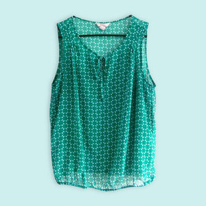 ⬇️$18 Beautiful Emerald Sleeveless Sheer Blouse